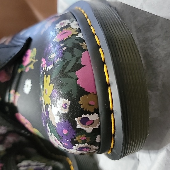 New Dr Martens 1460 Pascal Floral Print Lace Up Boots AirWair Flowers Black - Picture 6 of 12